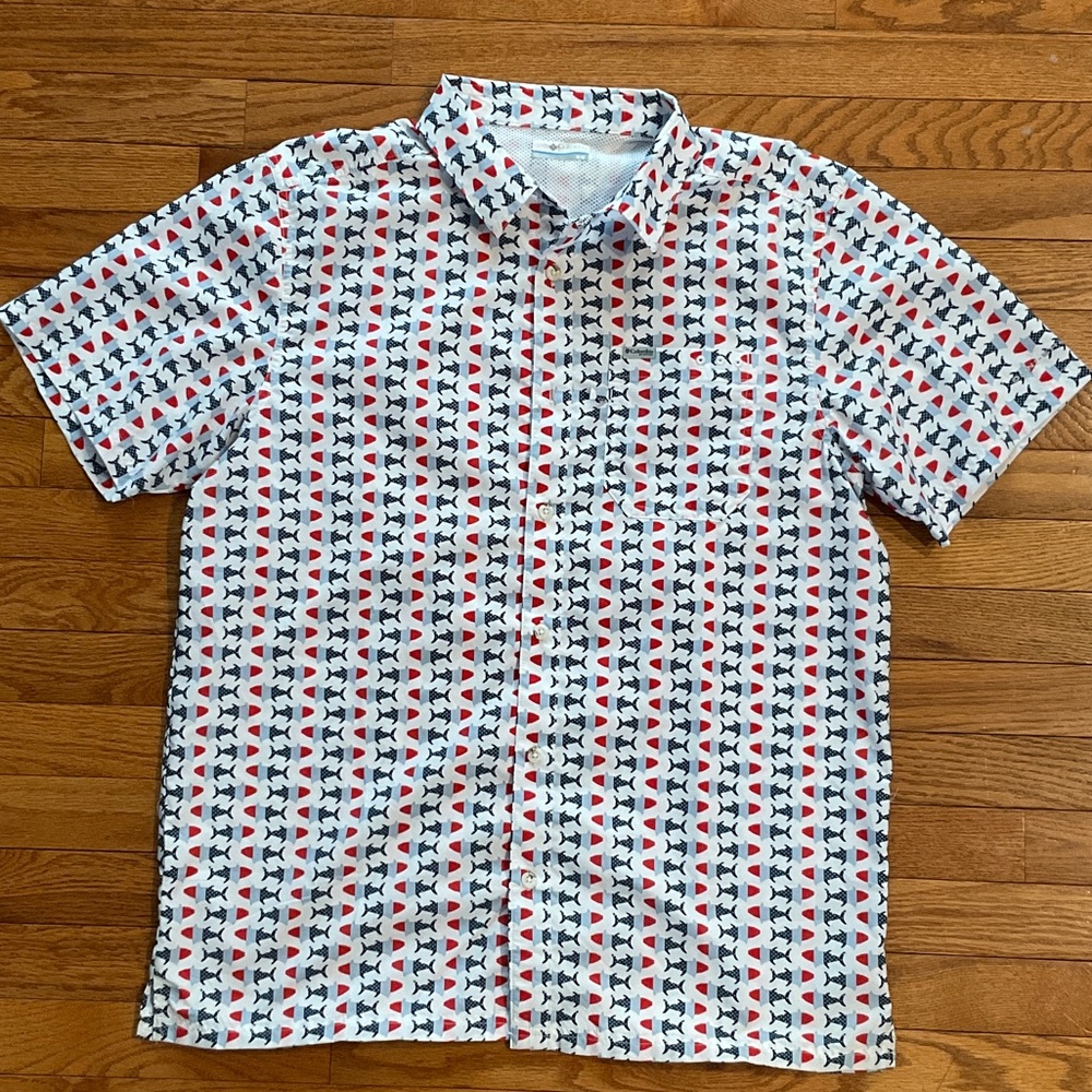 Columbia PFG Button down - MEDIUM